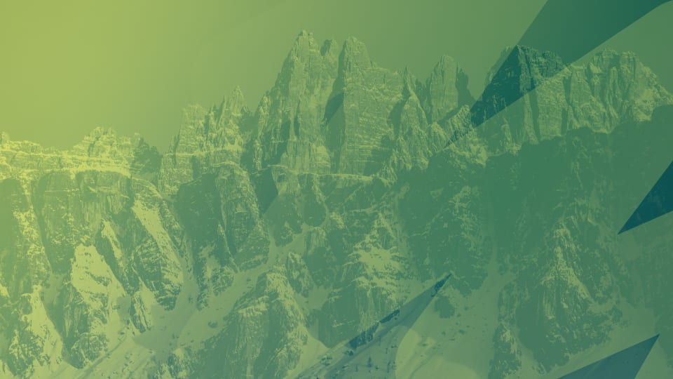 Foto standard di montagne con segno MiCo in overlay