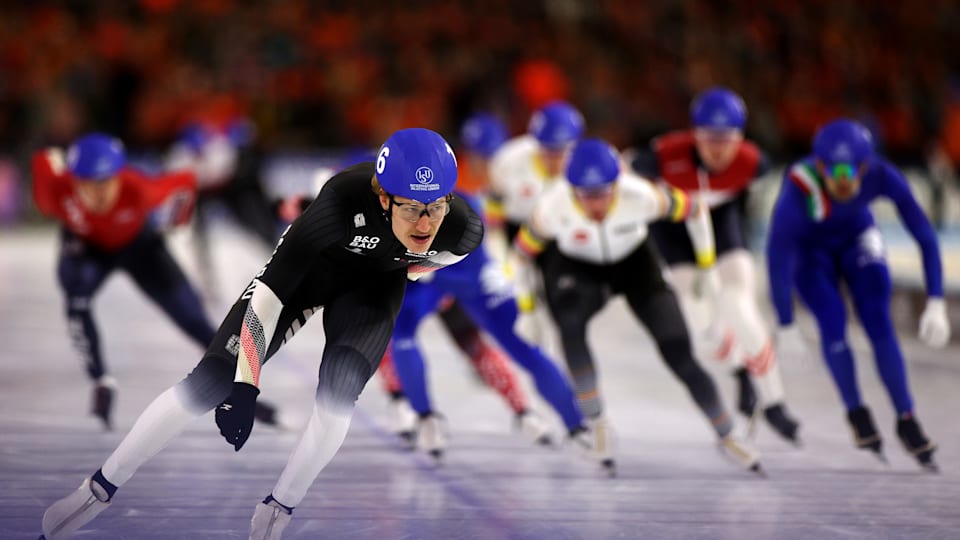 Fridtjof Petzold geht in Führung beim Massenstart der M?nner bei der Eisschnelllauf-EM 2024