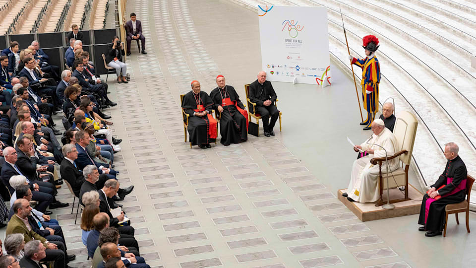 Le président du CIO et le pape conviennent de réfléchir aux moyens de renforcer la coopération entre la foi et le sport pour venir en aide aux réfugiés 