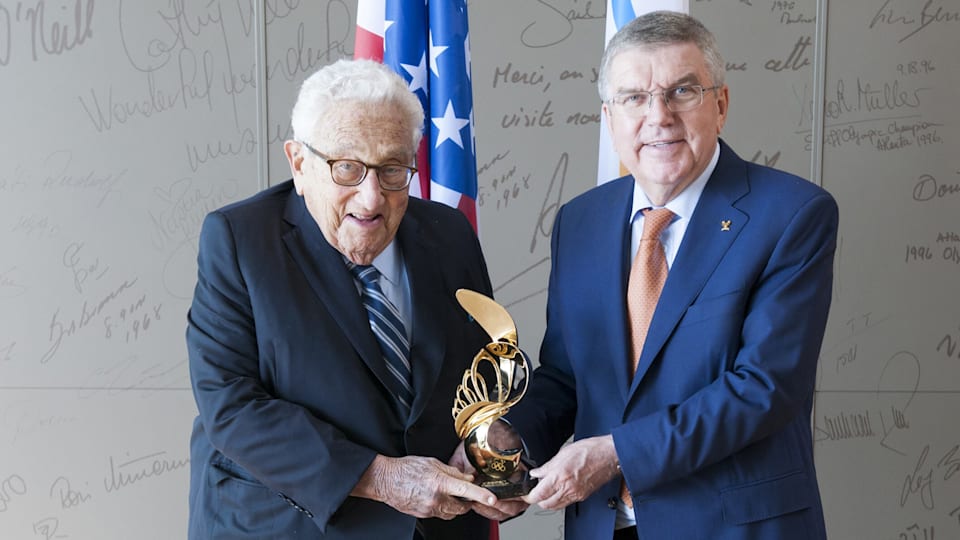 Le président du CIO reçoit Henry Kissinger, membre d'honneur du CIO