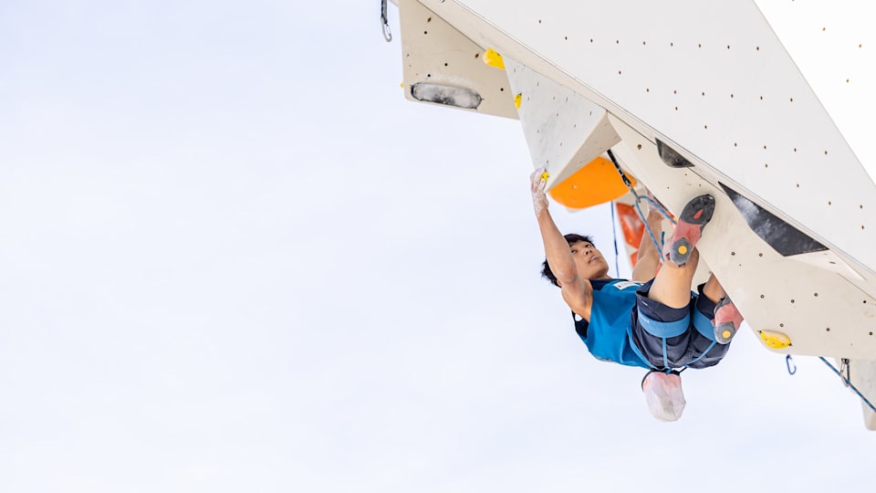 Sport climbing vs bouldering  who will win in a climbing