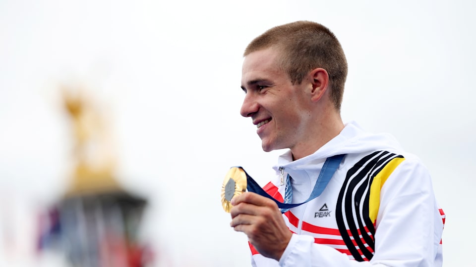 Ciclismo en ruta en París 2025 el belga Remco Evenepoel 'navega' en