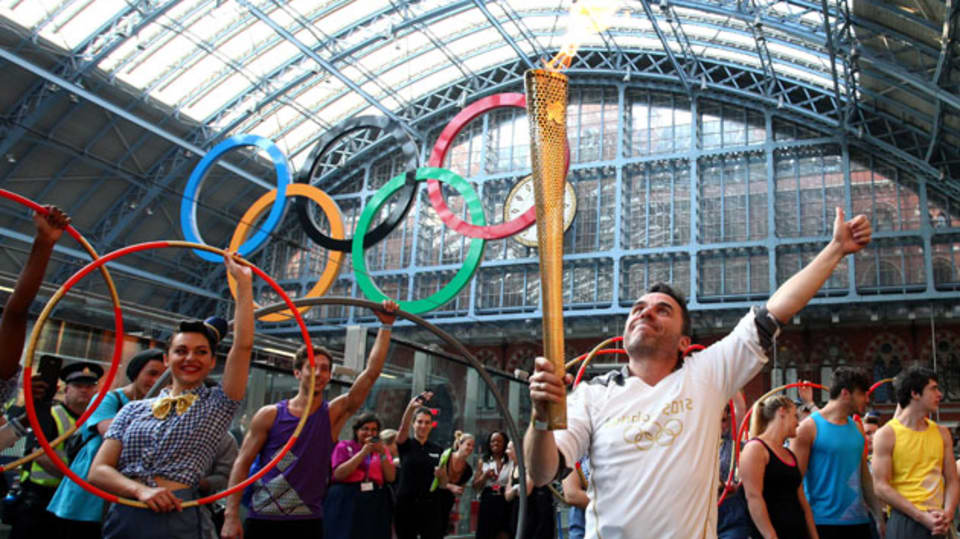 Olympic Flame passes iconic London landmarks on penultimate day of Olympic Torch Relay