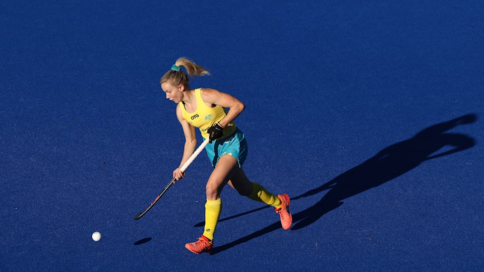 Stephanie Kershaw of the Hockeyroos in action.