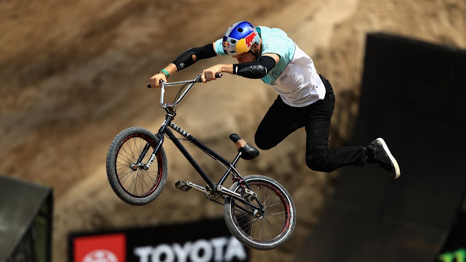 Dawid Godziek lands world s first mountain bike quadruple tail whip