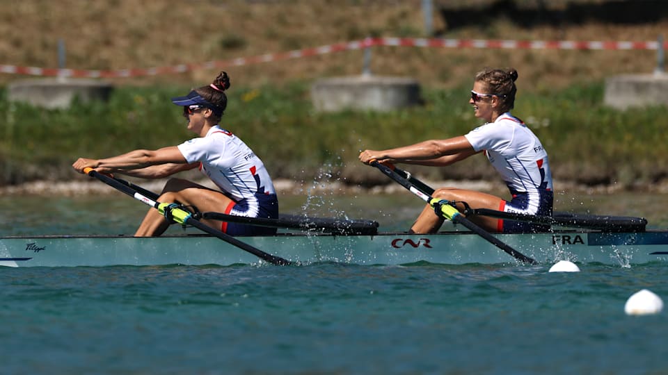 Laura Tarantola and Claire Bove of France at the European Rowing Championships Munich 2022