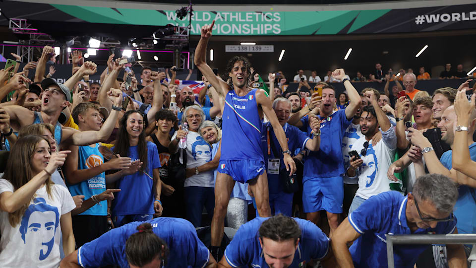 Gianmarco Tamberi festeggia ai Mondiali di atletica 2023, salto in alto Italia