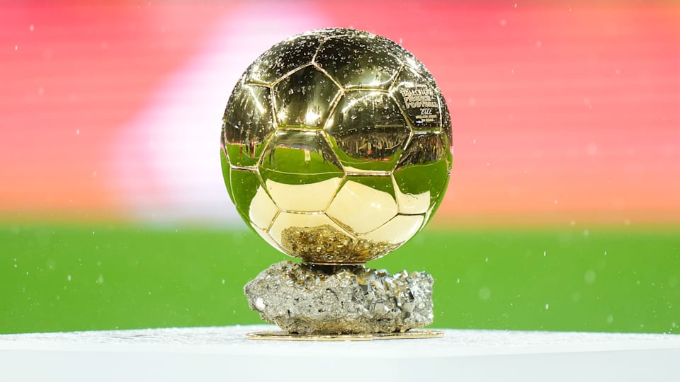 El Balón de Oro de Karim Benzema en el Estadio Santiago Bernabeu en 2022