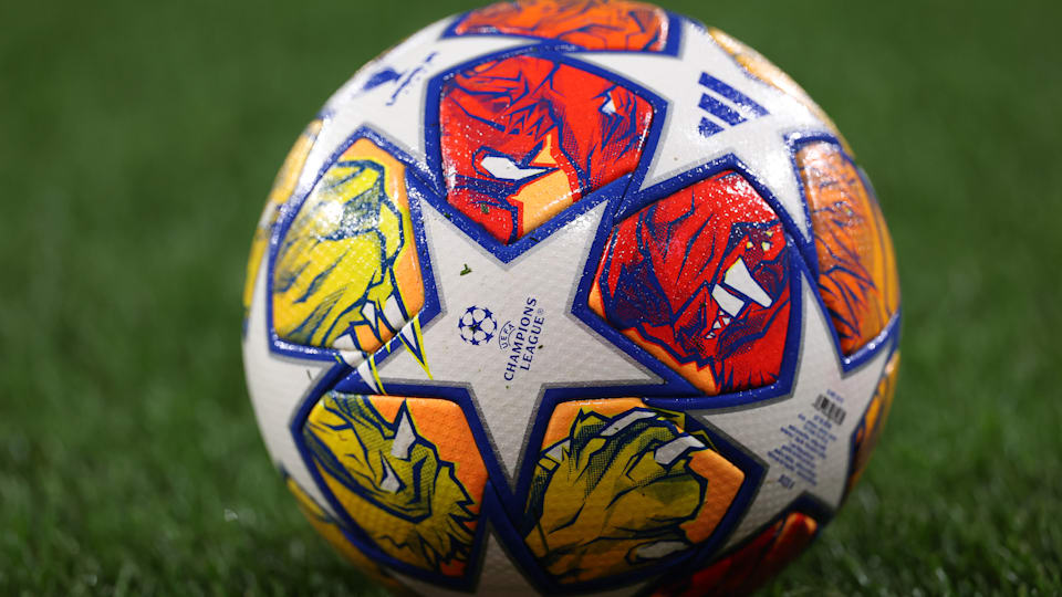 El balón de la UEFA Champions League 2024 en lo octavos de final