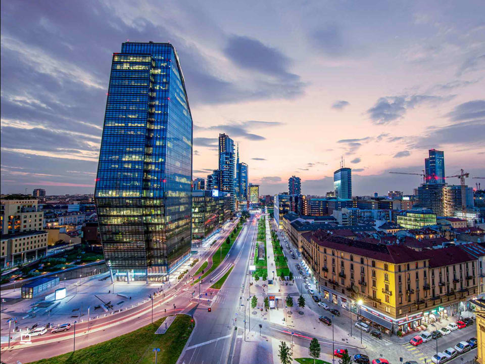 Milano skyline at sunset with cloudy sky