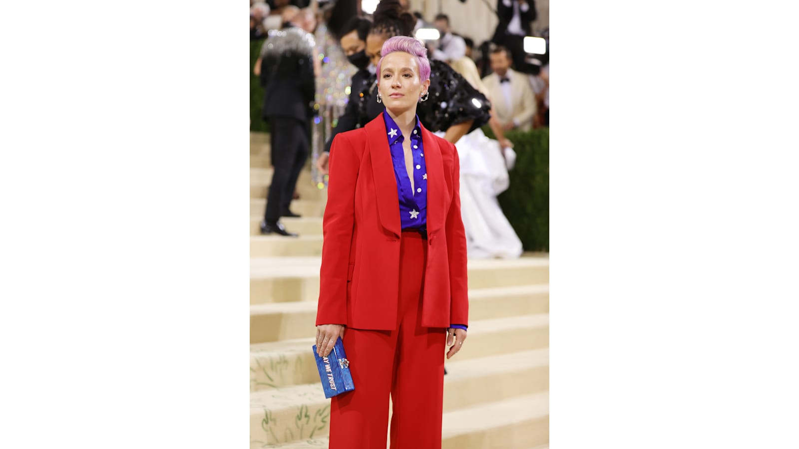 #EileenGu steps out for the #MetGala #redcarpet. #MetBall #olympian #l