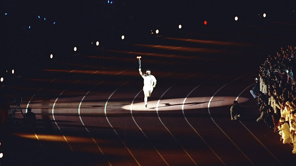 Barcelona_1992_torch_hero
