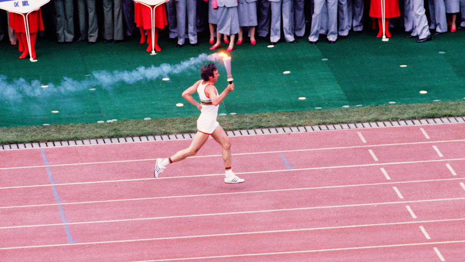 Moscow_1980_torch_hero