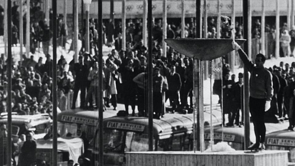 Cortina_Ampezzo_1956_torch_hero