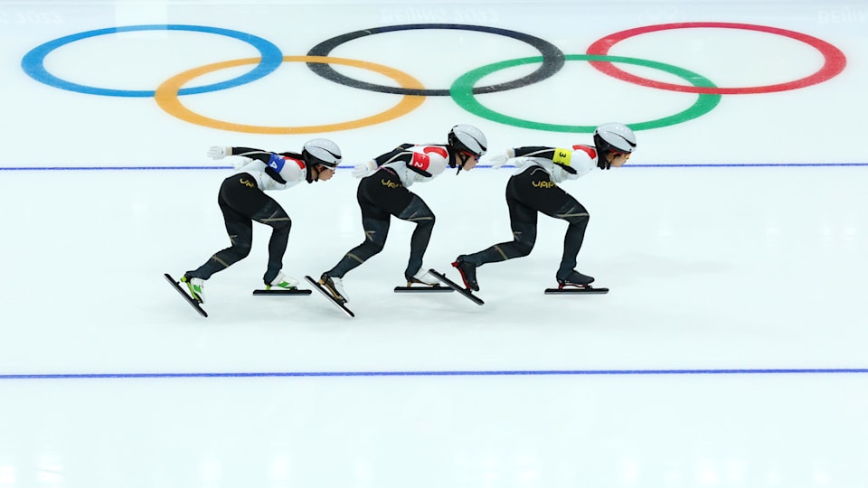 高木美帆、高木菜那、佐藤綾乃、涙の銀メダル「悔しい」