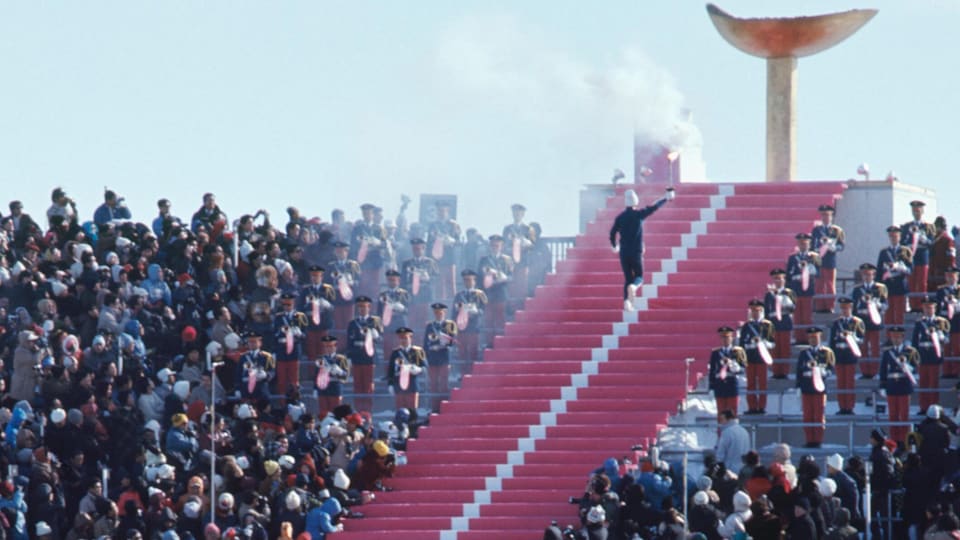 Sapporo_1972_torch_hero