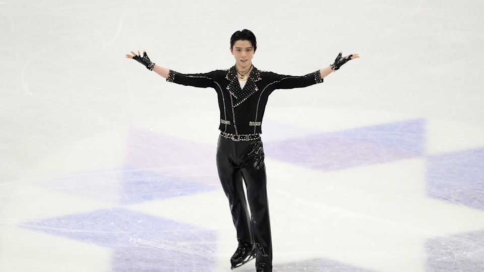 Hanyu Yuzuru skates into the lead at world championships