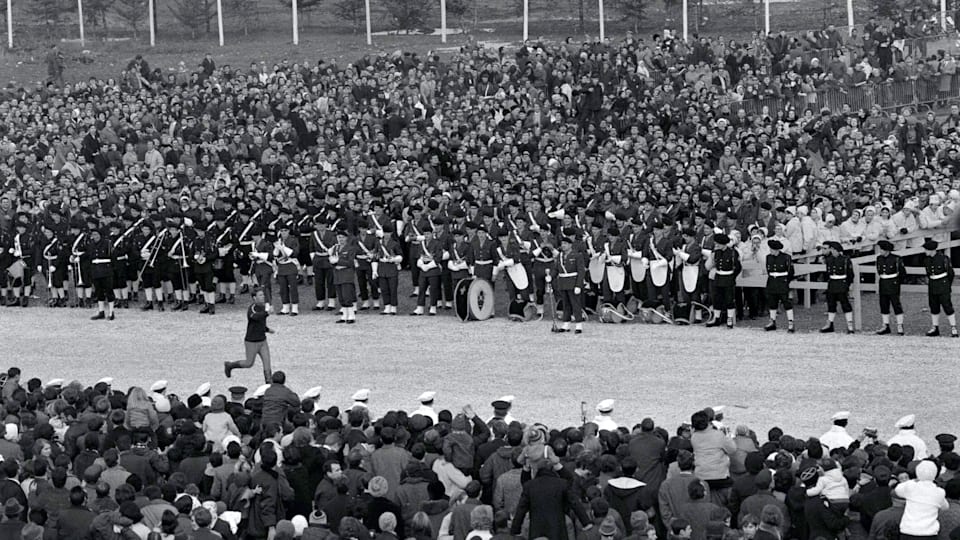 Grenoble_1968_torch_hero