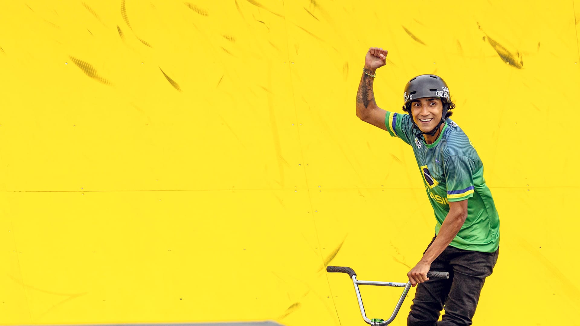 Gustavo Bala Loka conquista bronze inédito no BMX Freestyle dos