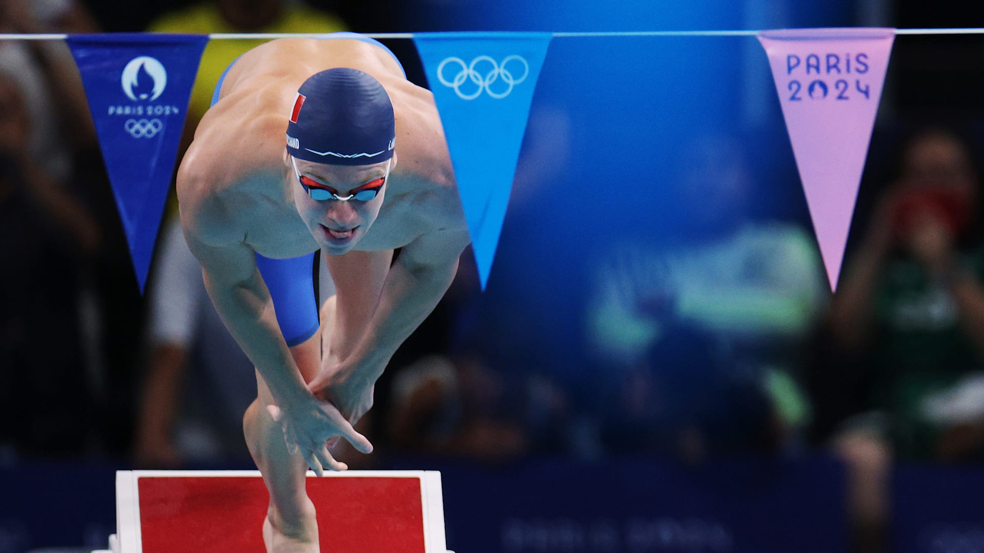 Paris 2024 : Léon Marchand, le doublé légendaire