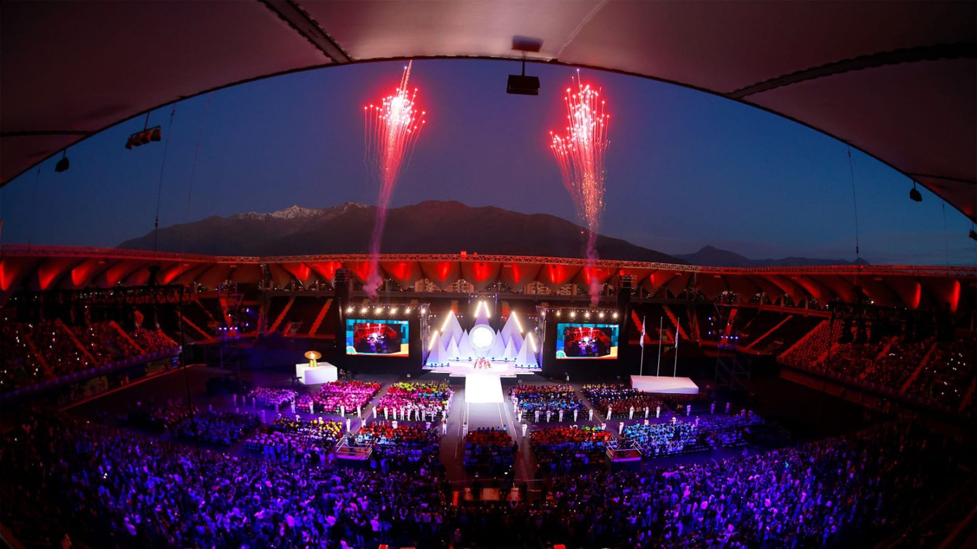 Chile abre Jogos Pan-Americanos com show de cores, música e dança; veja  imagens - Folha PE