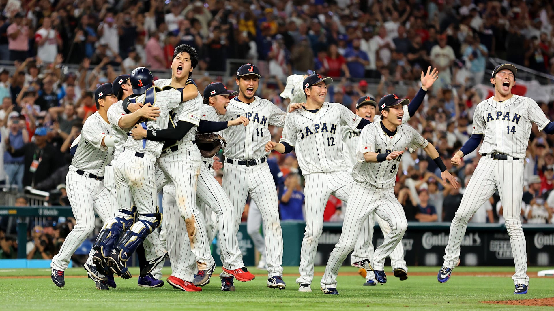 侍ジャパンが王座奪還！村上宗隆と岡本和真がHR、