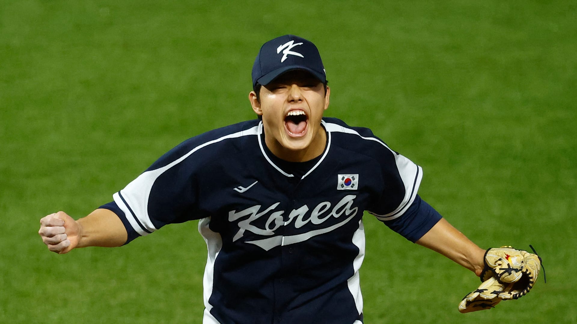 Two S. Korean players posted for MLB clubs