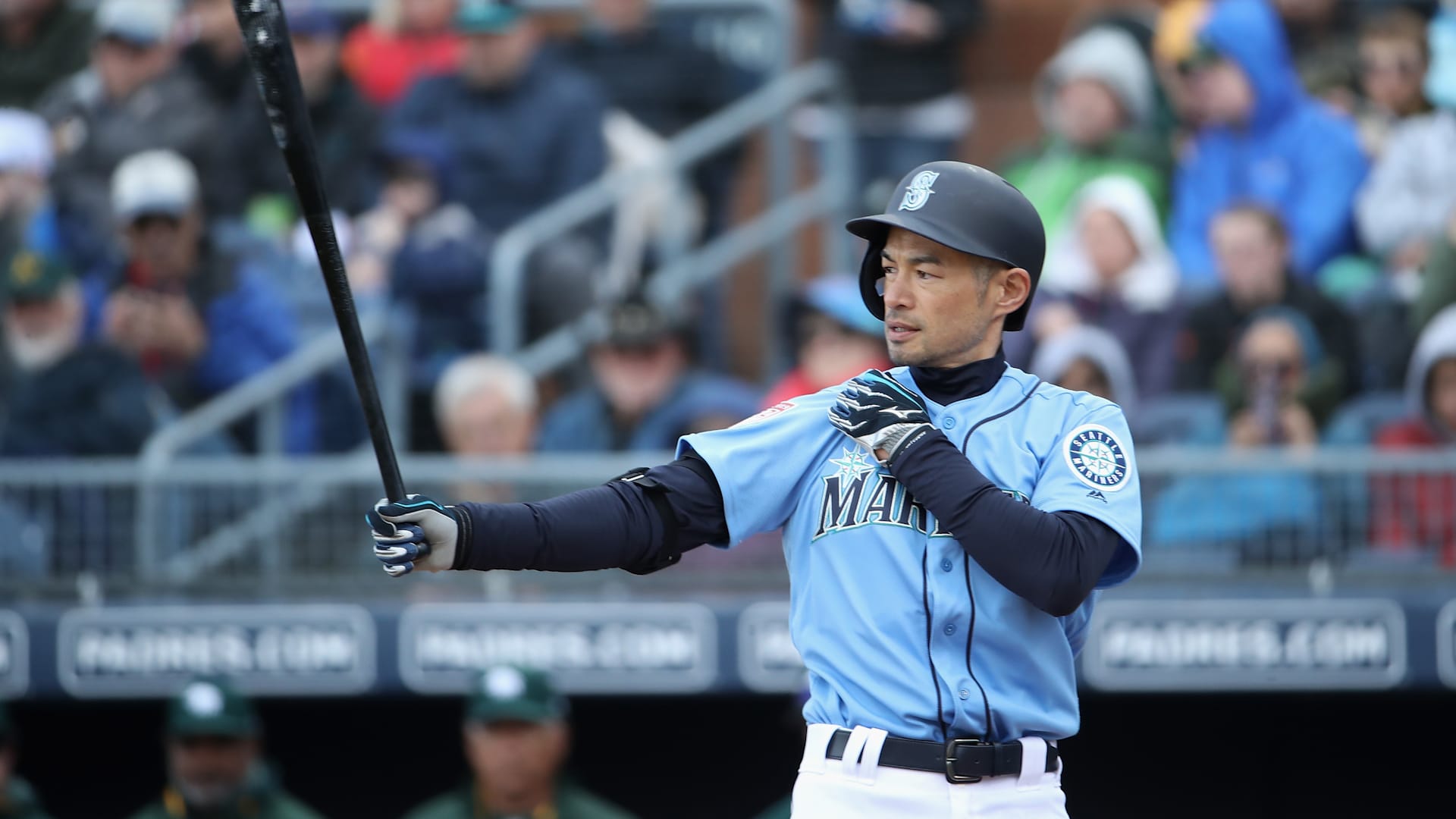 シアトル・マリナーズがMLB開幕戦に向け日本に到着、イチローと