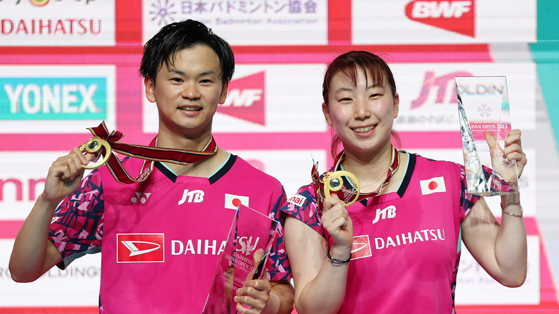 バドミントン　ワタガシペア　パーカー バドミントン・混合ワタガシペアがホームで逆転優勝！ジャパン