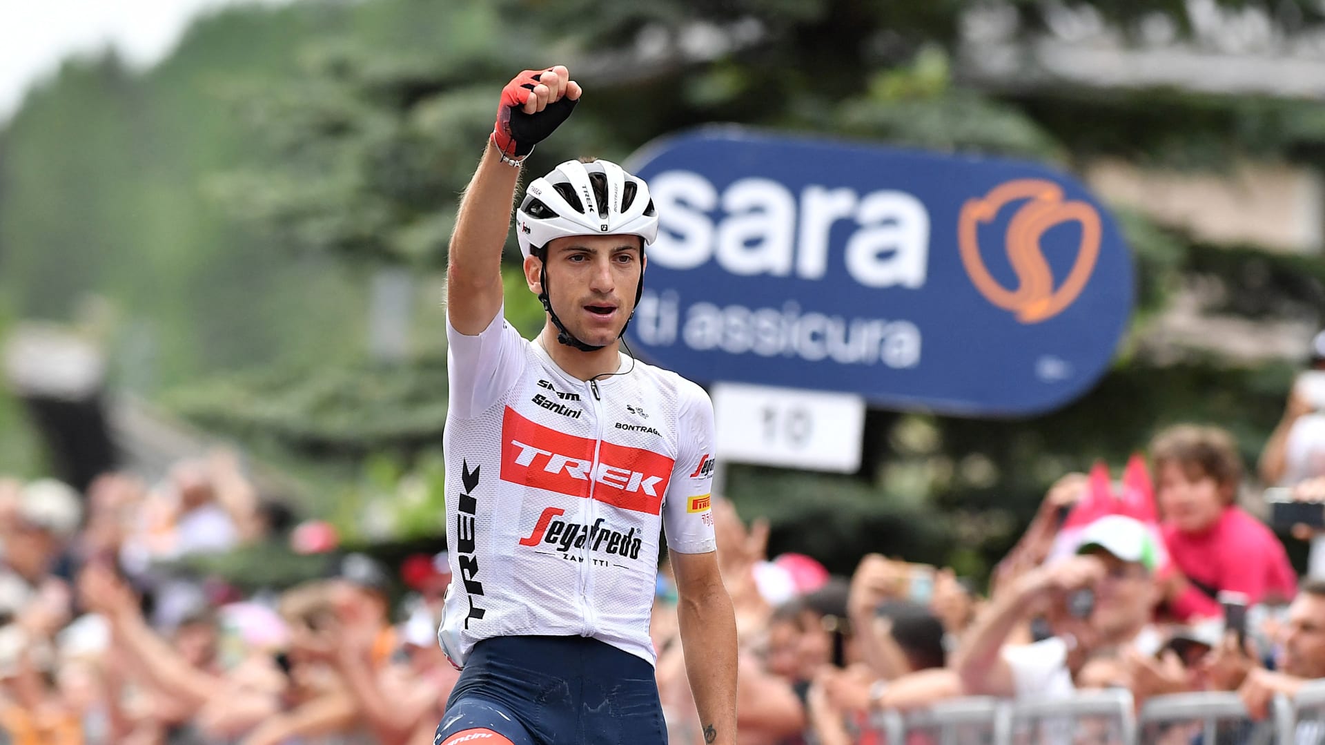 Demare claims 2nd win in this Giro; Almeida stays in pink