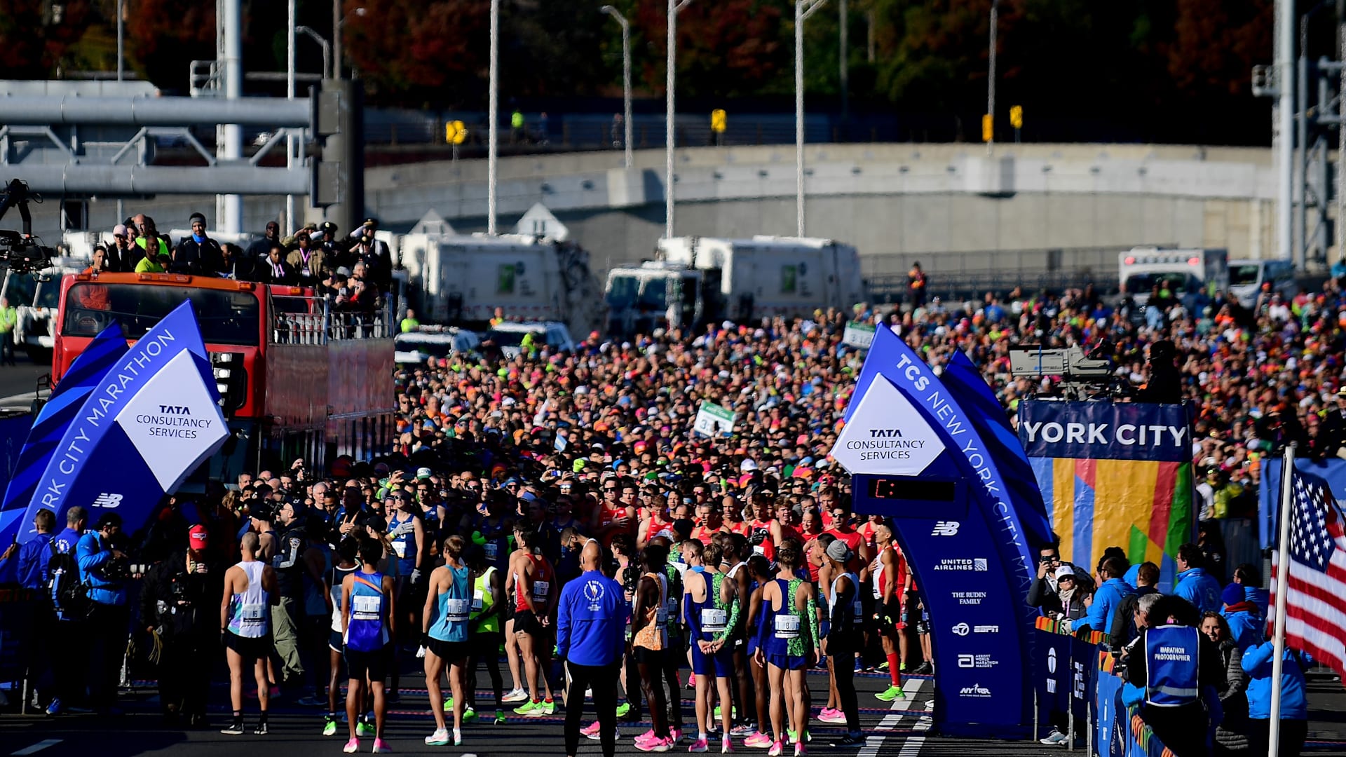 NYC Marathon ニューヨークシティマラソンジャケット ニューバランス、ビビッドなカラーが特徴のニューヨークシティ
