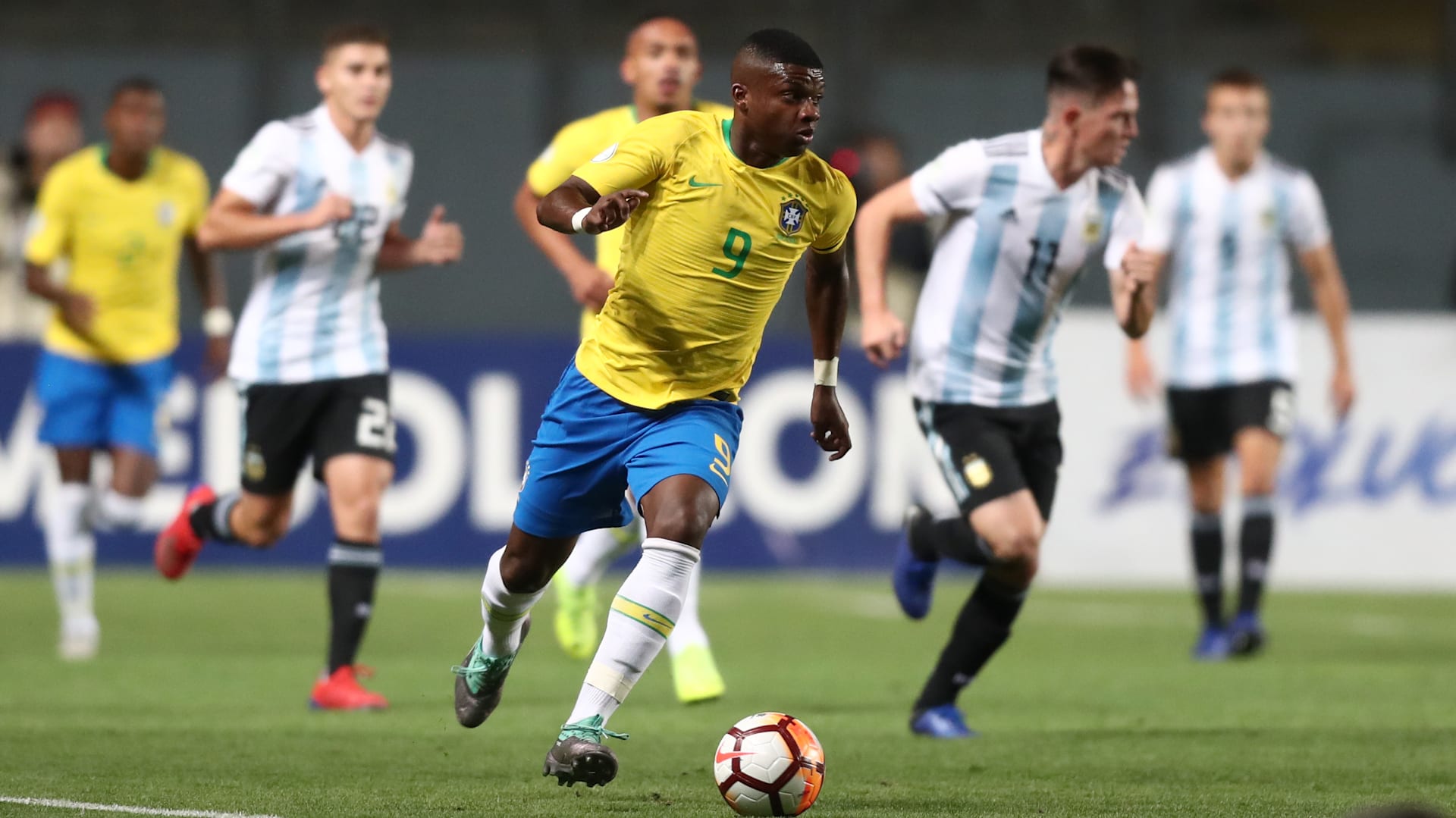 Os atletas estão indo jogar lá fora, alerta treinador do Brasil sub-20 no  futsal