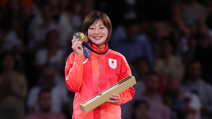 パリオリンピック柔道日本代表　金メダル第1号　48KG 角田夏美　直筆サイン色紙 jihdy04s5dqgrbgqtkrx