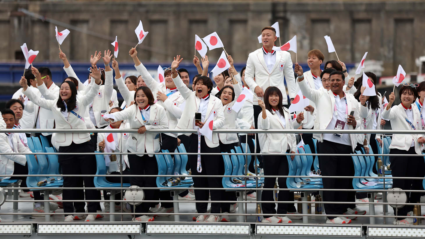 パリオリンピック2024 開会式 パリ2024 開会式、日本選手団が船に乗って登場！旗手は江村美咲