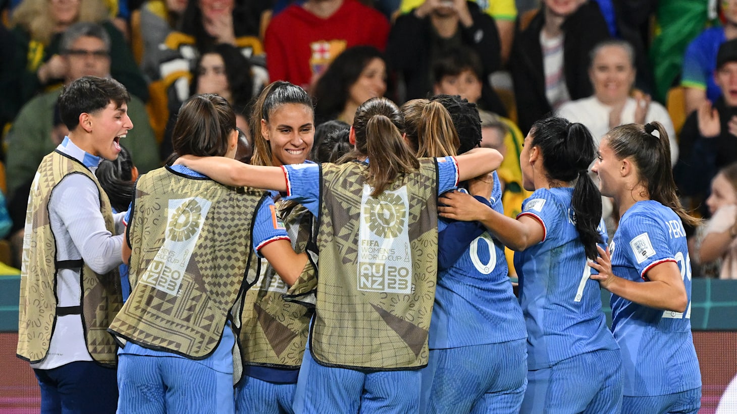 Captain fantastique! France snatch crucial Women's World Cup victory over  Brazil as skipper Wendie Renard overcomes injury doubt to head late winner