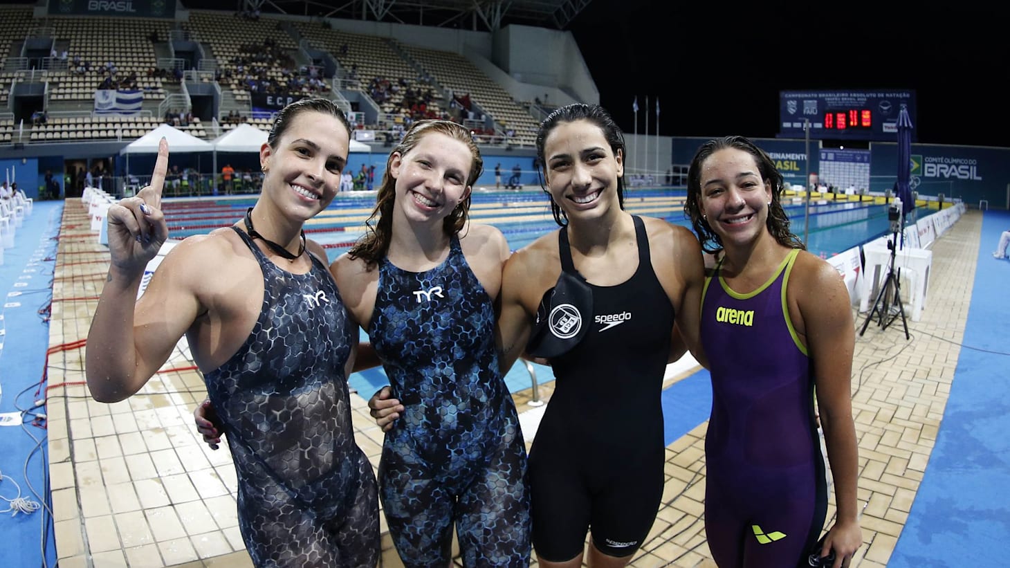 Troféu Brasil de Natação: revezamento feminino 4x100 se classifica