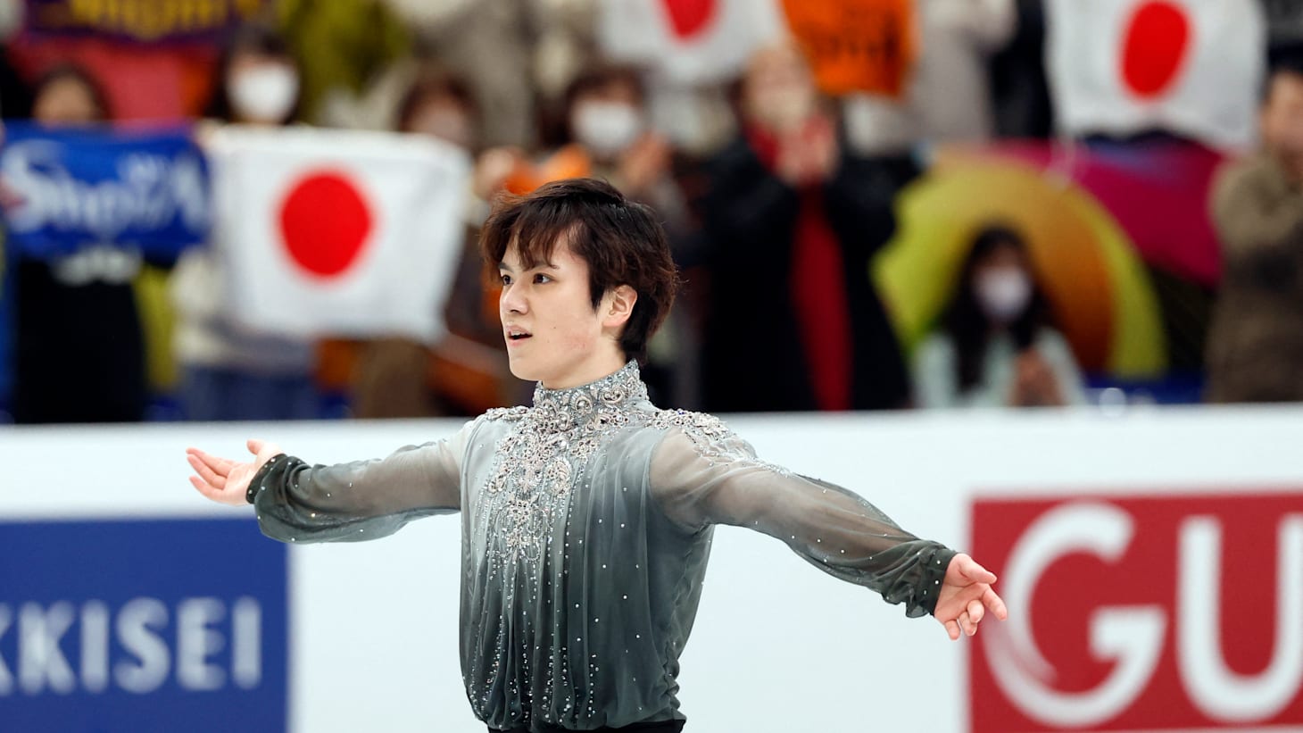 Shoma Uno hears footsteps but leads at figure skating worlds