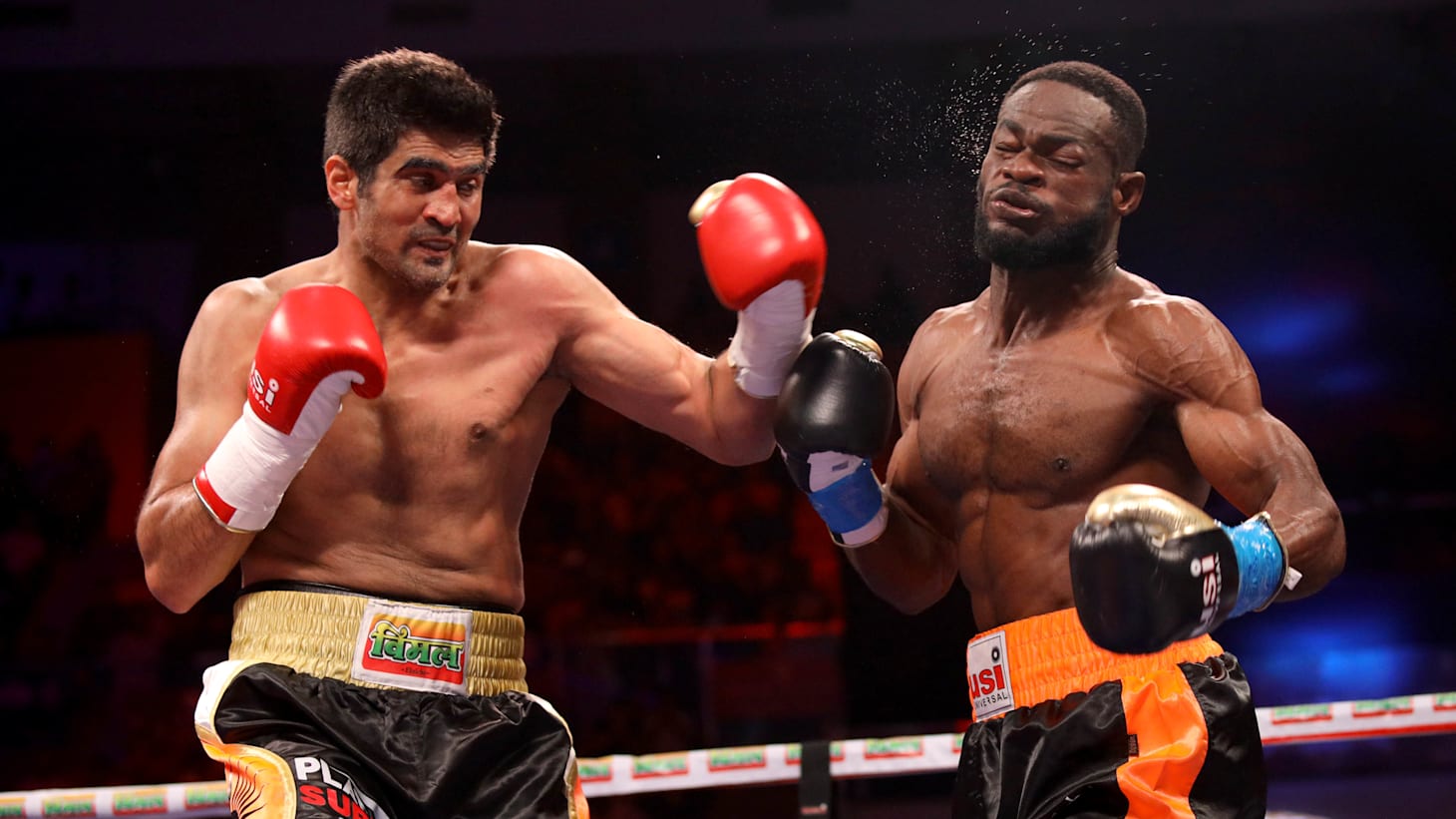 Vijender Singh knocks out Eliasu Sulley in pro boxing bout, image size:1460x821