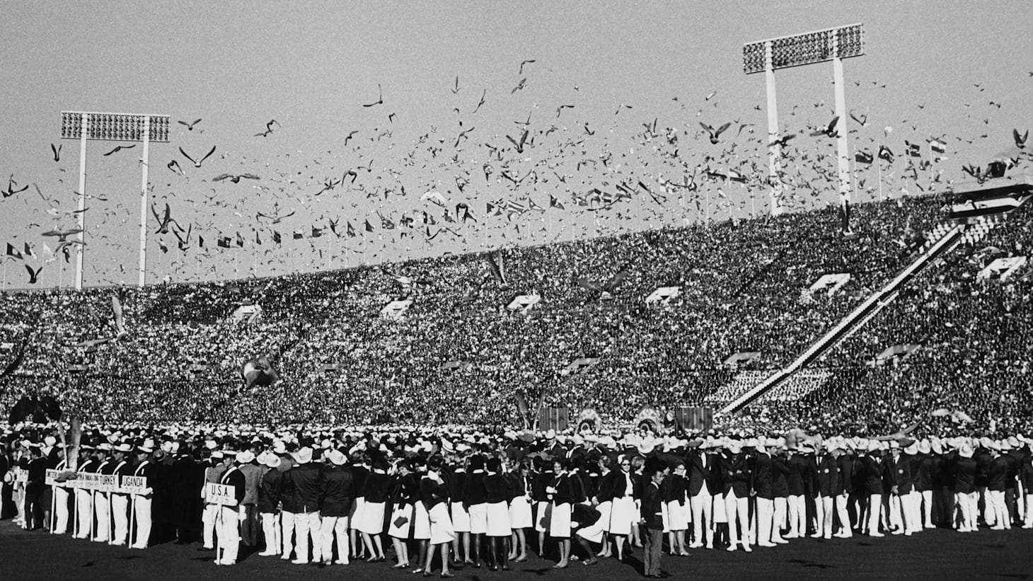 【希少】 TOKYO OLYMPICS 1964 Tokyo 1964 welcomes the world to the Olympic Stadium - Olympic News