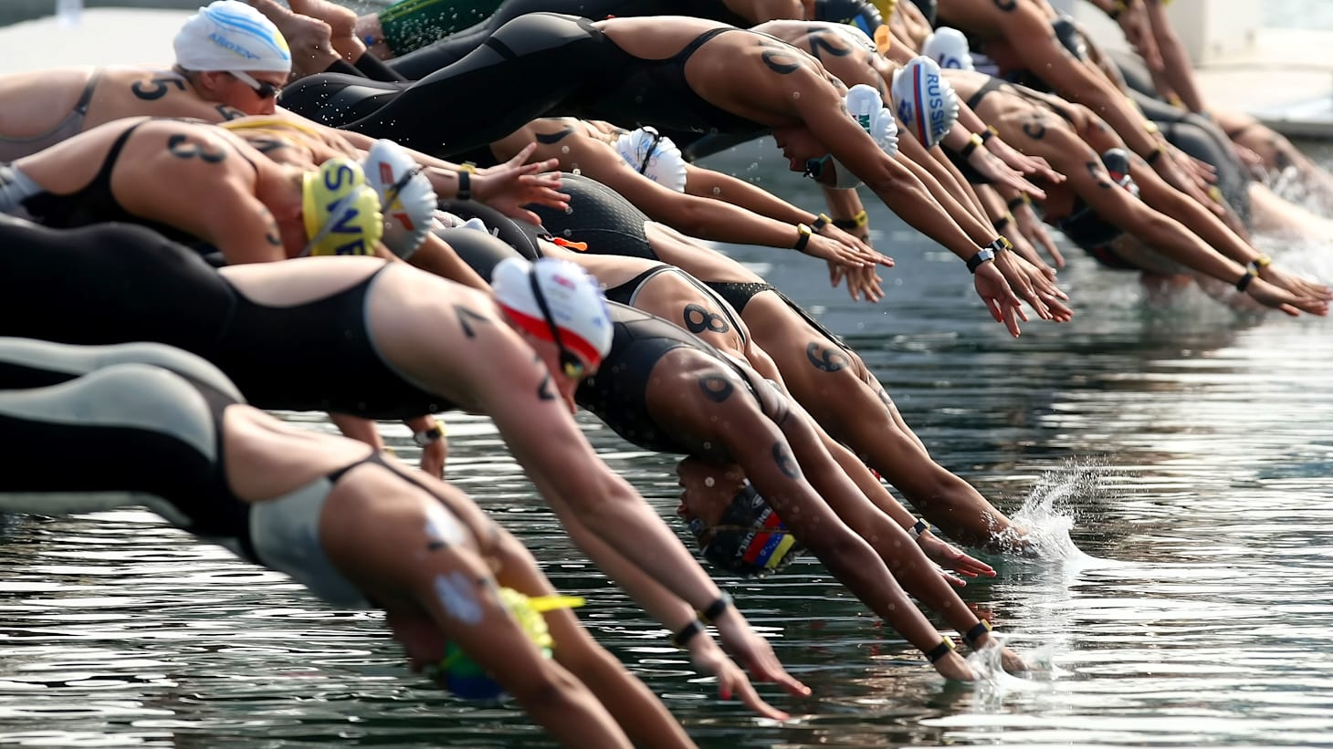 Palas en natación: ¿son todo beneficios? No – Guía Maraton – Calendario de  Carreras de Calle, Aventura y Triatlón