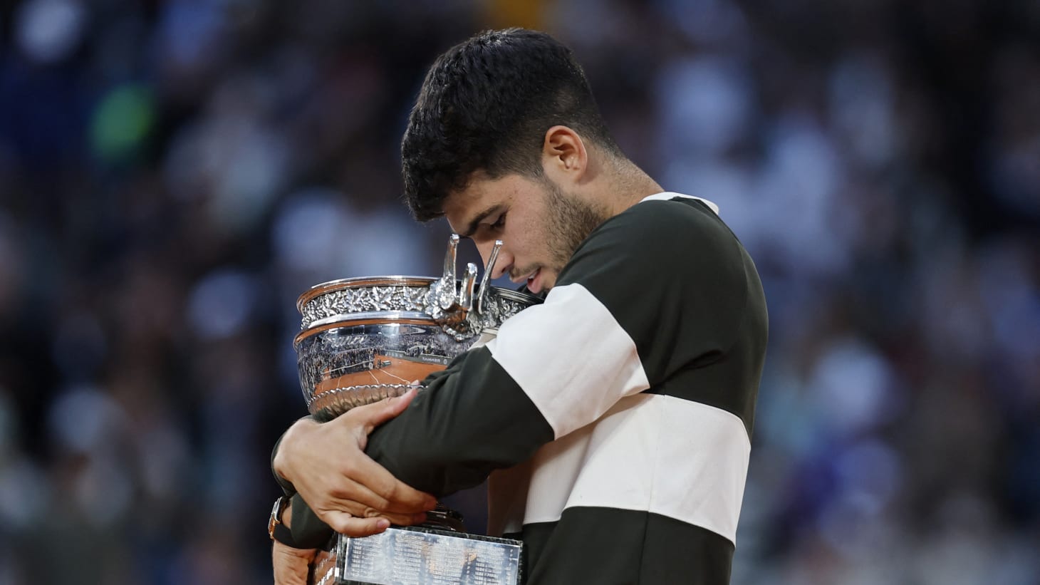 Roland-Garros 2025: Carlos Alcaraz comes back to beat Jannik Sinner in  longest French Open final ever - As it happened