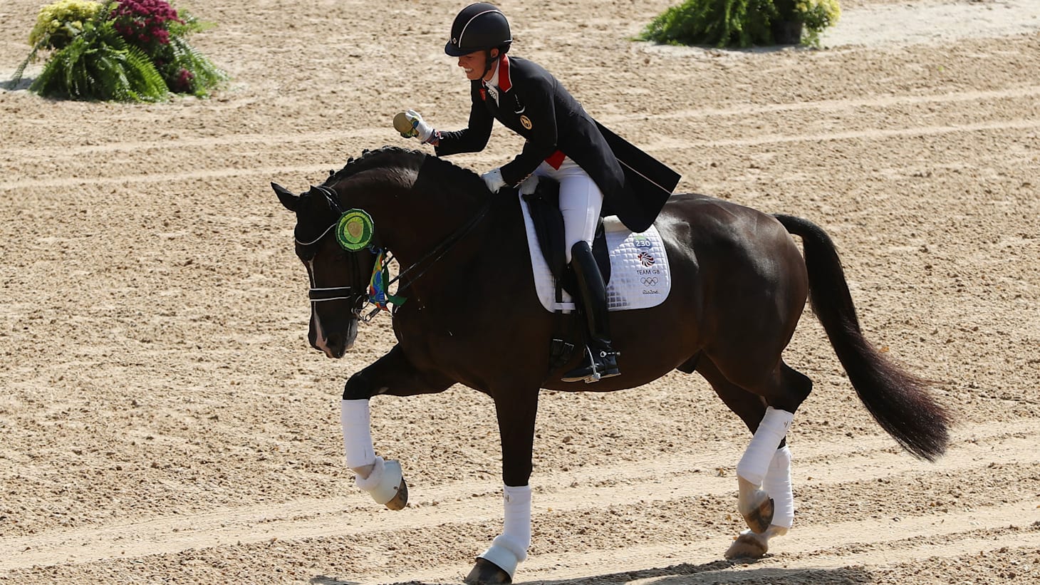 【大値下げ】HEARINGMARATHON+ENGLISHJOURNAL2012 Dujardin and Valegro retain dressage title