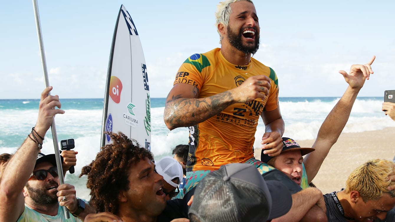 Which men have qualified for surfing at the Olympics