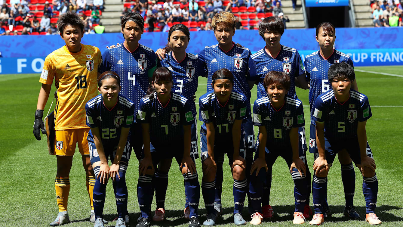 サッカー ユニフォーム 赤黒 チーム  2024