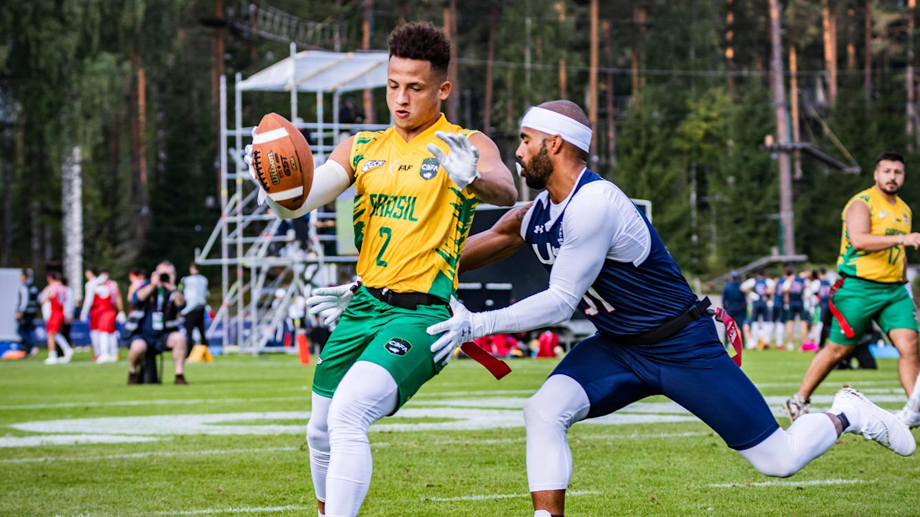 Preços de Tyler Bass [End Zone] #66 | 2025 Panini Score | Cartas de Futebol  Americano, image size:1340x753