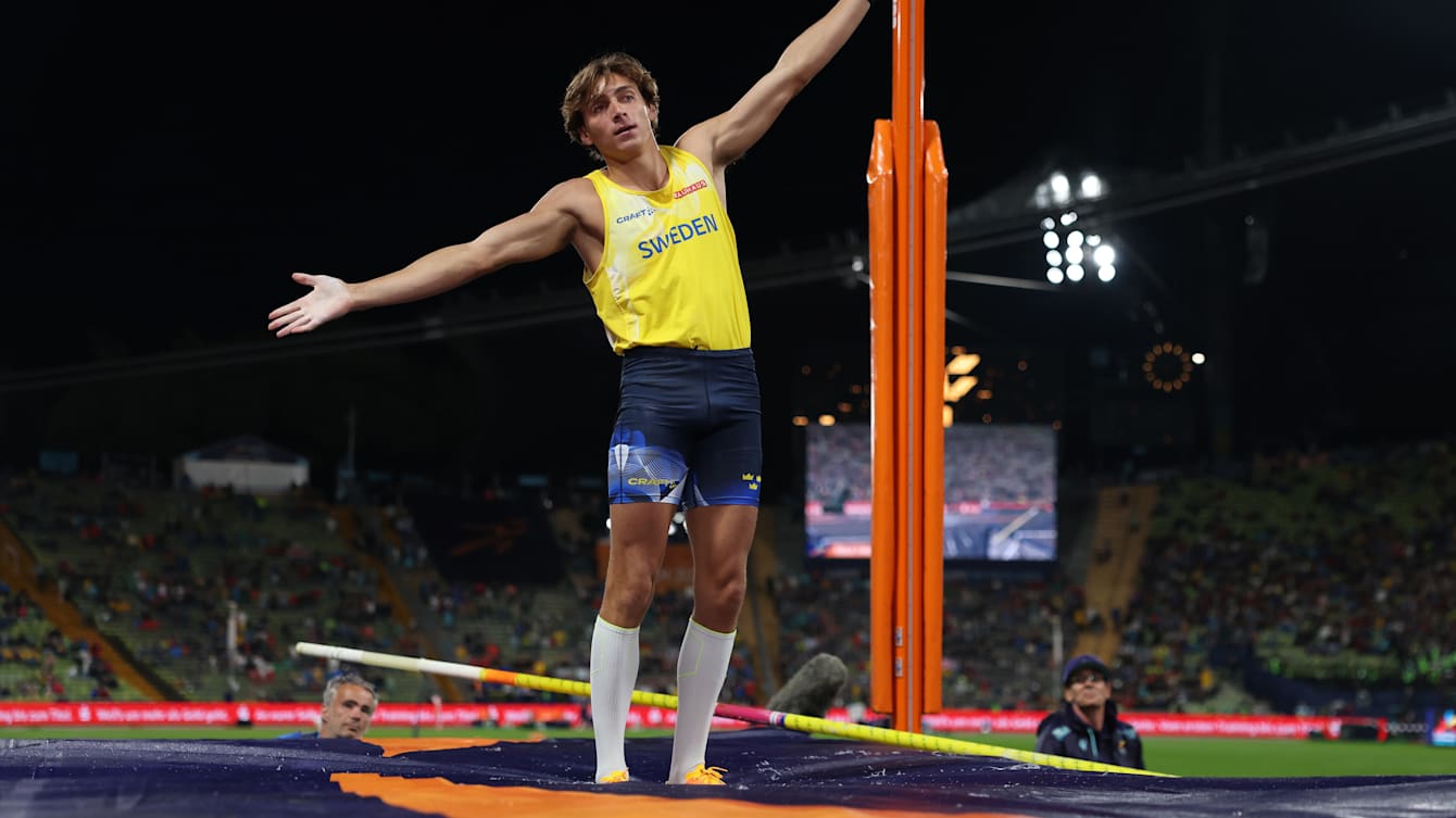 Mondo Duplantis retains pole vaul title at 2022 European championships