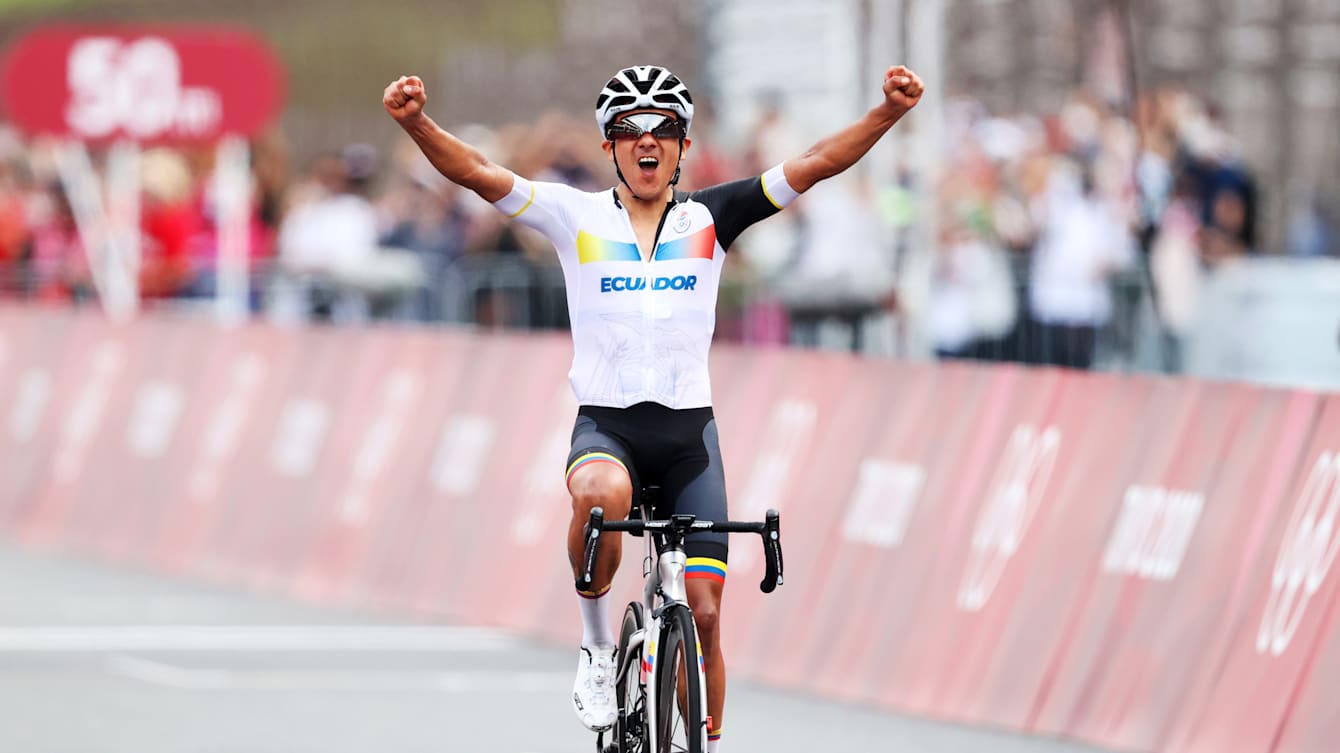 Richard Carapaz gana el oro olímpico en ciclismo en ruta