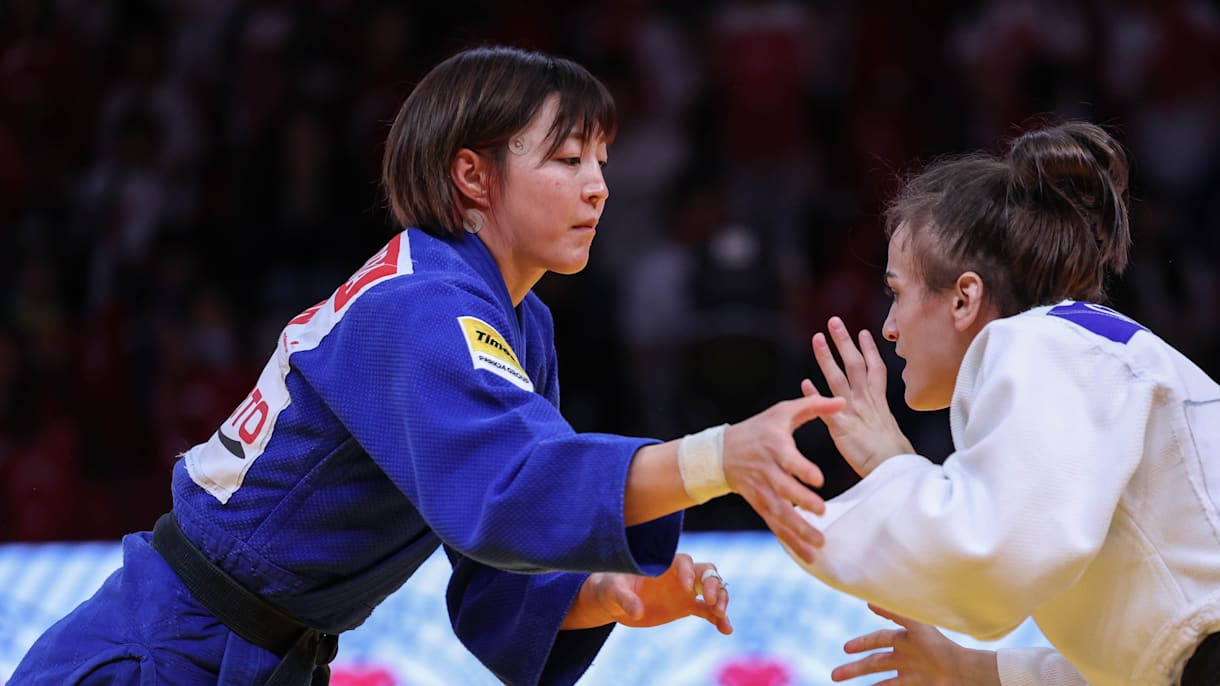 パリオリンピック柔道日本代表　金メダル第1号　48KG 角田夏美　直筆サイン色紙 パリオリンピック柔道日本代表 金メダル第1号 48KG 角田夏美