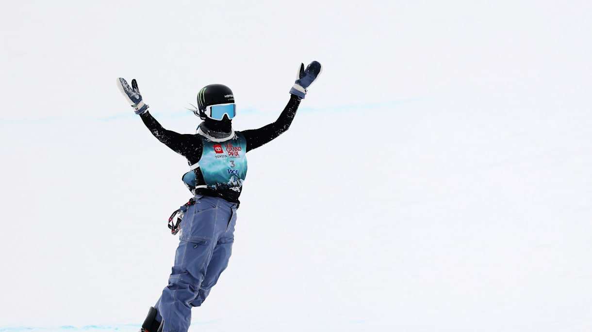 Chloe Kim tops qualifying at 2025 Snowboard World