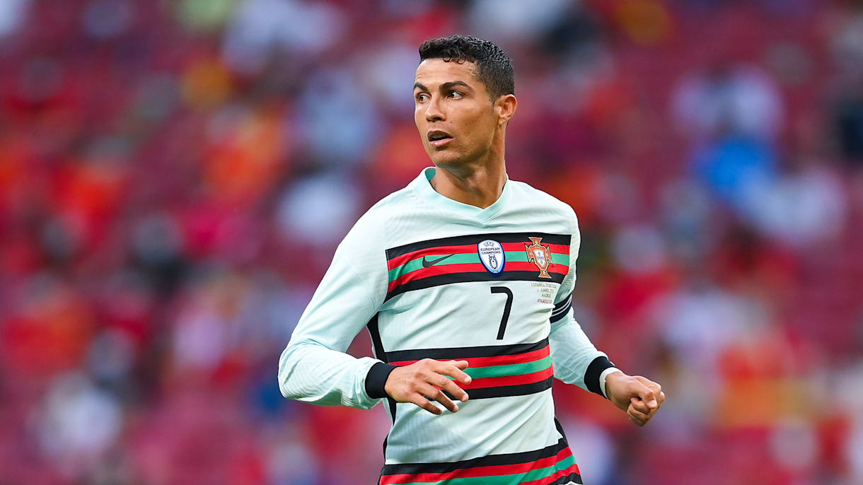 cristiano ronaldo red jersey